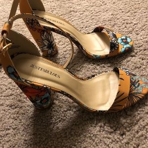 The yellow heel is a 9 and the black is a 9.5